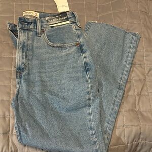 Abercrombie Ultra High Rise The Ankle Straight Blue Jeans curve NWT